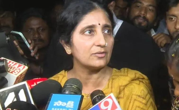 Vallabhaneni-Vamsi-Wife-Pan.jpg