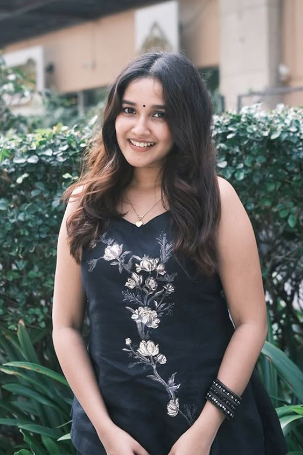 Anikha_20surendran_20Looks_20Stylish_20in_20casual_20look_20photos_20viral_20_281_29.jpg 2