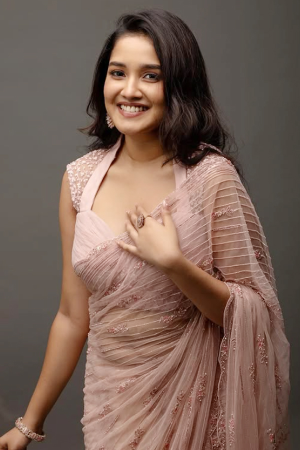 Anikha_20surendran_20Looks_20Stylish_20in_20casual_20look_20photos_20viral_20_286_29.jpg 7