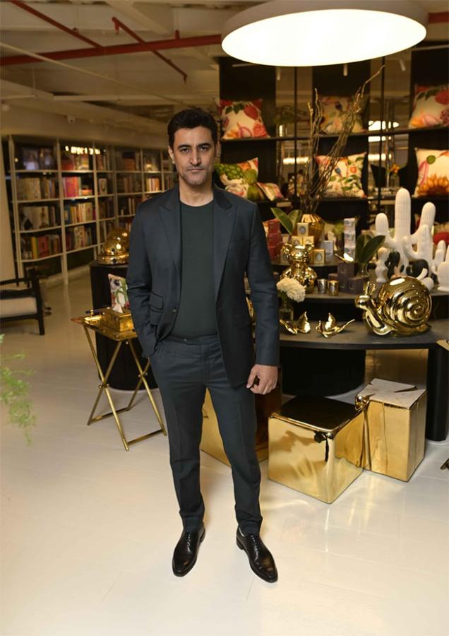Bollywood_20Stars_20at_20Jubilee_20Hills_20Hyderabad__20_285_29.jpg 5