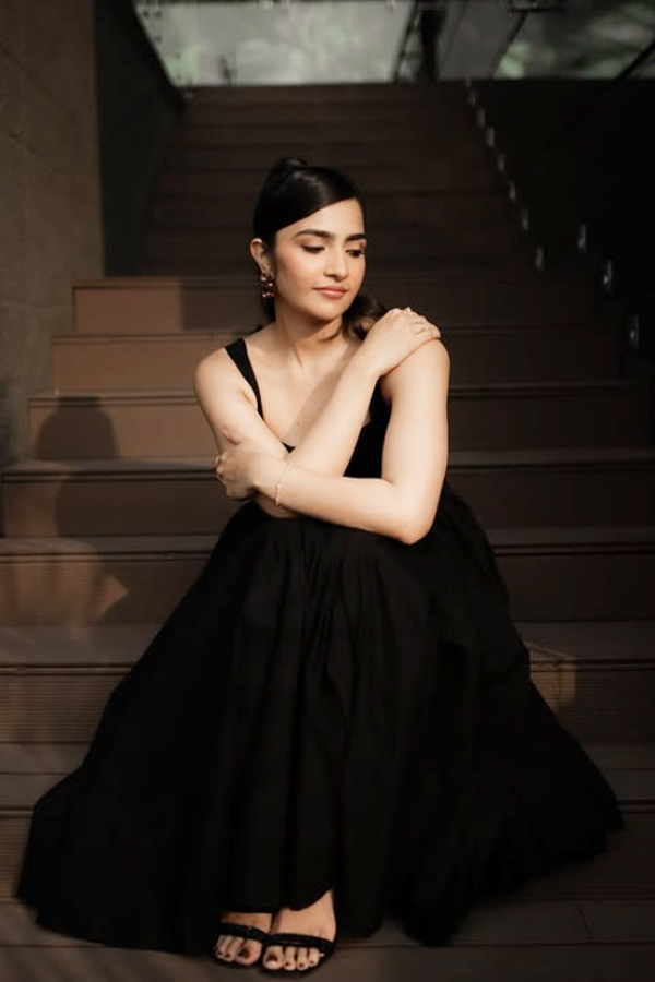 Rukmini_20Vasanth_20simple_20and_20Stunning_20photos_20_282_29.jpg 3