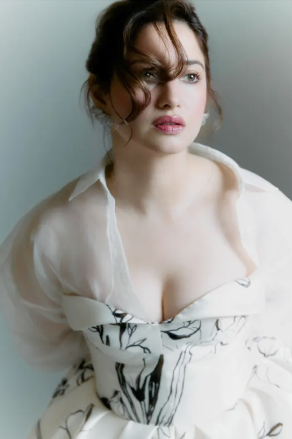tamannaah_20Bhatia_20Glamour_20in_20snow_20white_20dress_20photos_20_2821_29_0.jpg 9