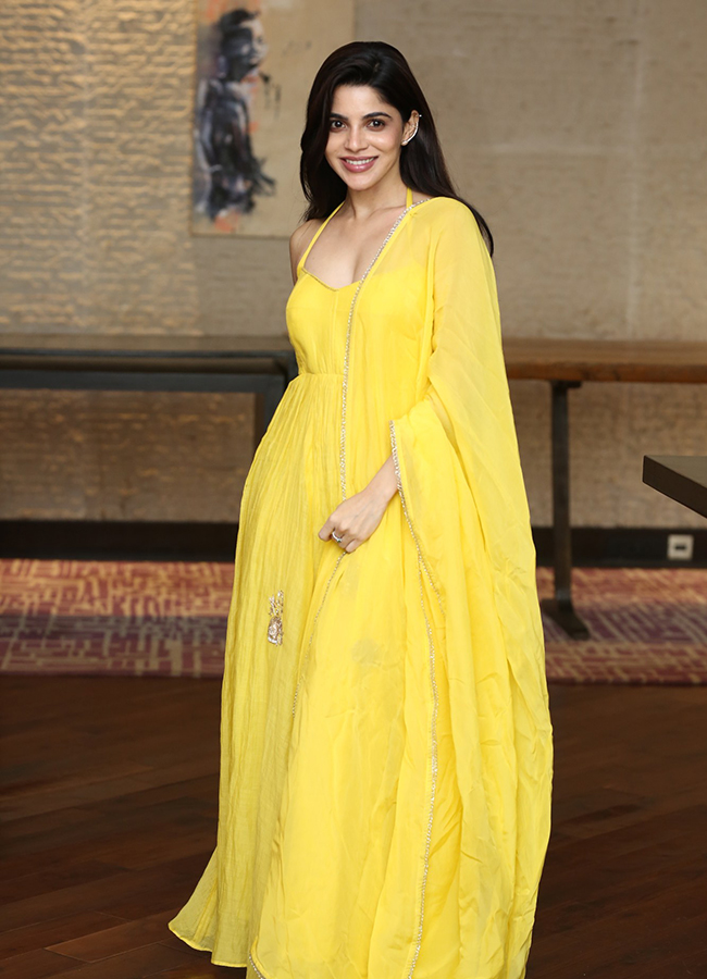 Actress_20Divyabharathi_20Latest_20Photos__20_2812_29.jpg 12