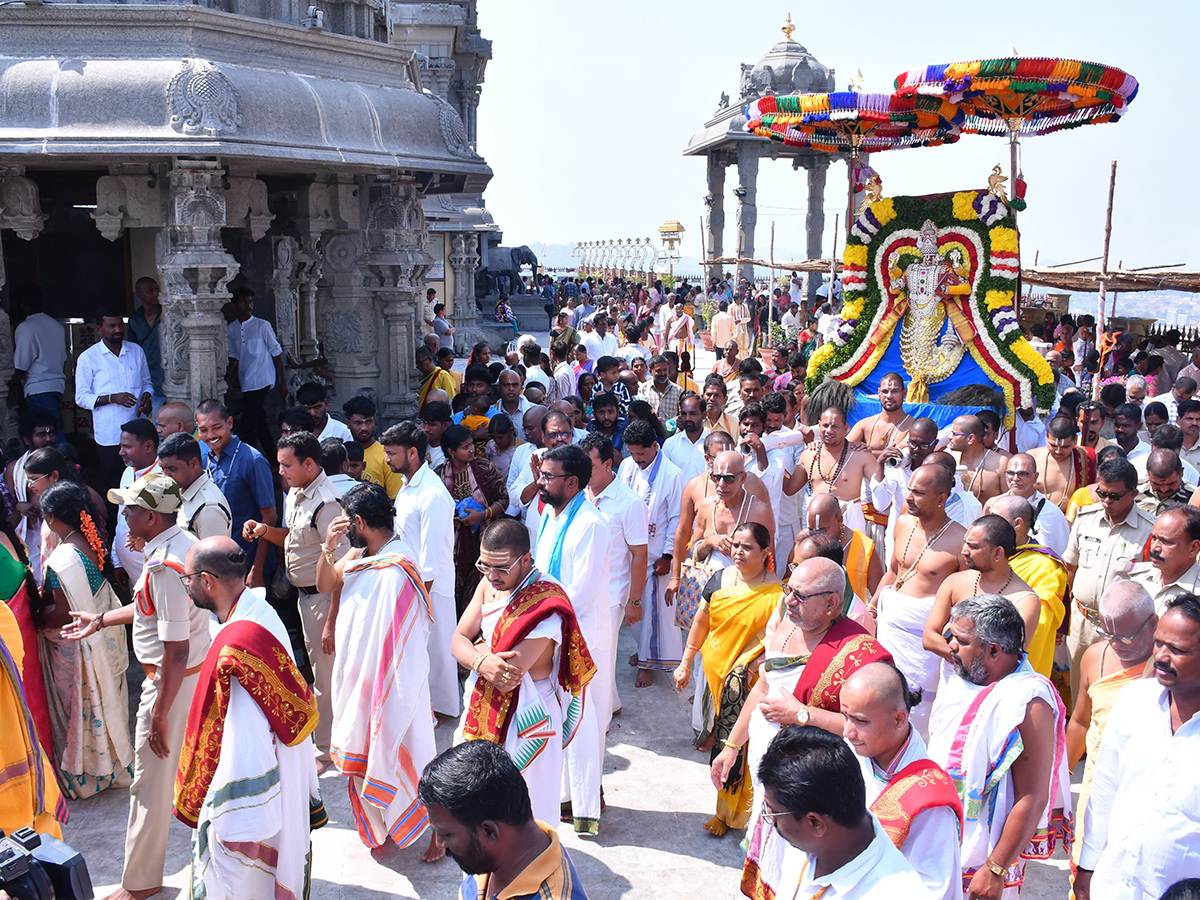 Yadagirigutta_20Brahmotsavam_202025_20Photos__20_2812_29.jpg 12