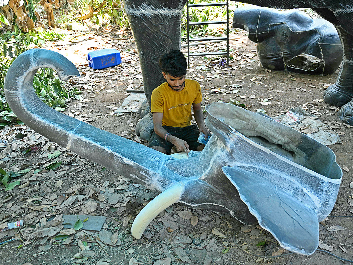 robotic_20elephant_20is_20pictured_20at_20a_20workshop_20in_20Thrissur_20in_20Kerala__20_2810_29.jpg 10