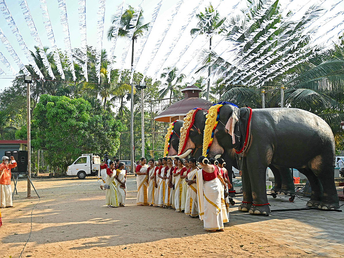 robotic_20elephant_20is_20pictured_20at_20a_20workshop_20in_20Thrissur_20in_20Kerala__20_284_29.jpg 4