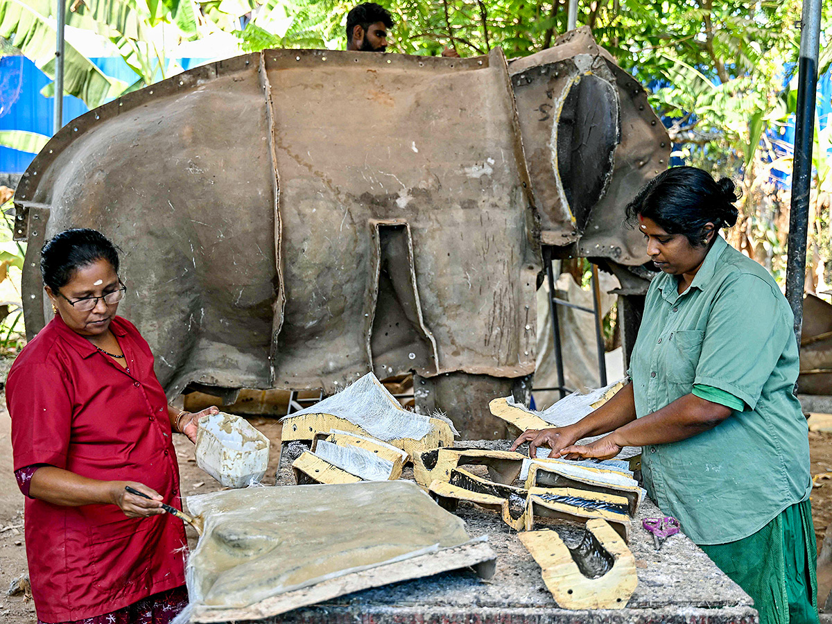 robotic_20elephant_20is_20pictured_20at_20a_20workshop_20in_20Thrissur_20in_20Kerala__20_285_29.jpg 5