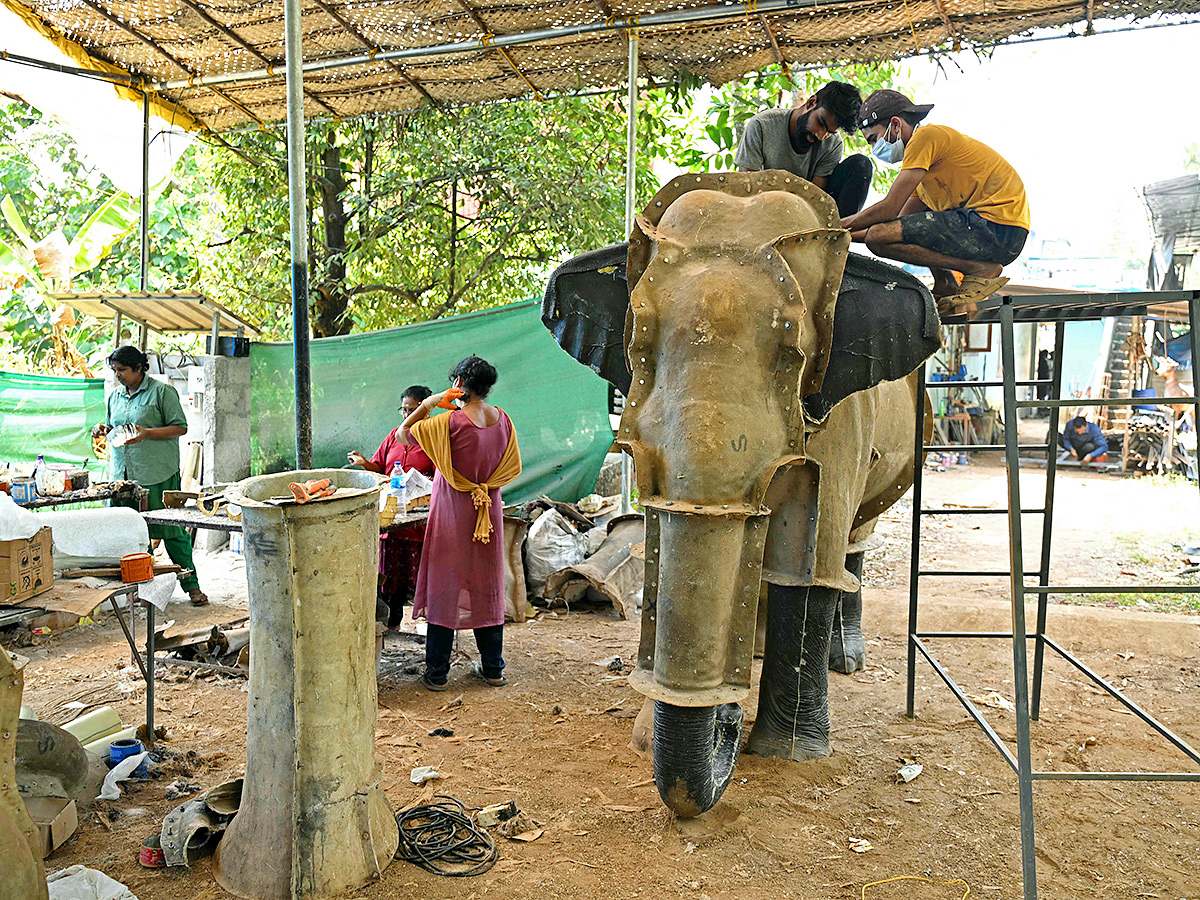 robotic_20elephant_20is_20pictured_20at_20a_20workshop_20in_20Thrissur_20in_20Kerala__20_288_29.jpg 8