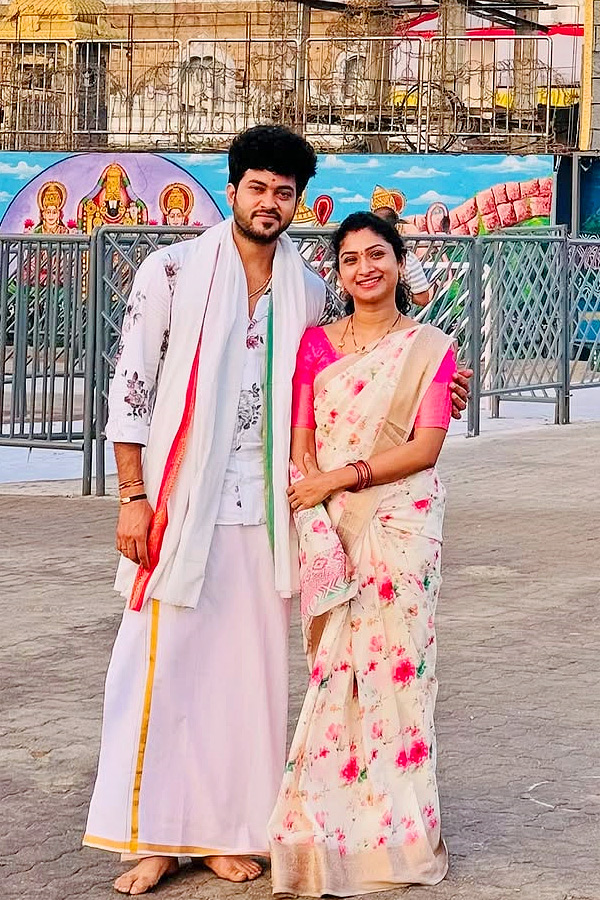 Vishnu_20Priya_20Siddhardh_20Varma_20Couple_20At_20Tirumala_20Tirupati_20Photos_20_283_29.jpg 4