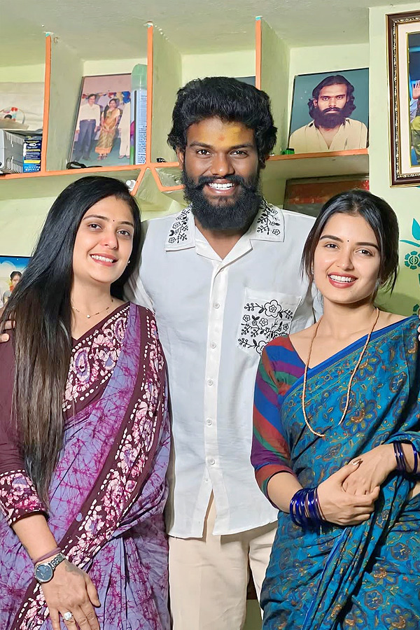 Bigg_20Boss_20Contestant_20Priyanka_20Jain_20Visits_20Raithu_20Bidda_20Pallavi_20Prashant_20house_20Photos_20_2810_29.jpg 11