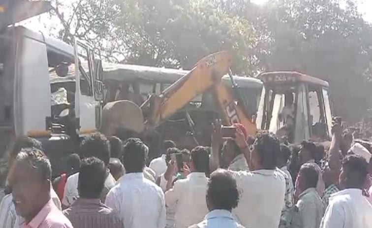 Bus-lorry-Collision-In-Tami.jpg