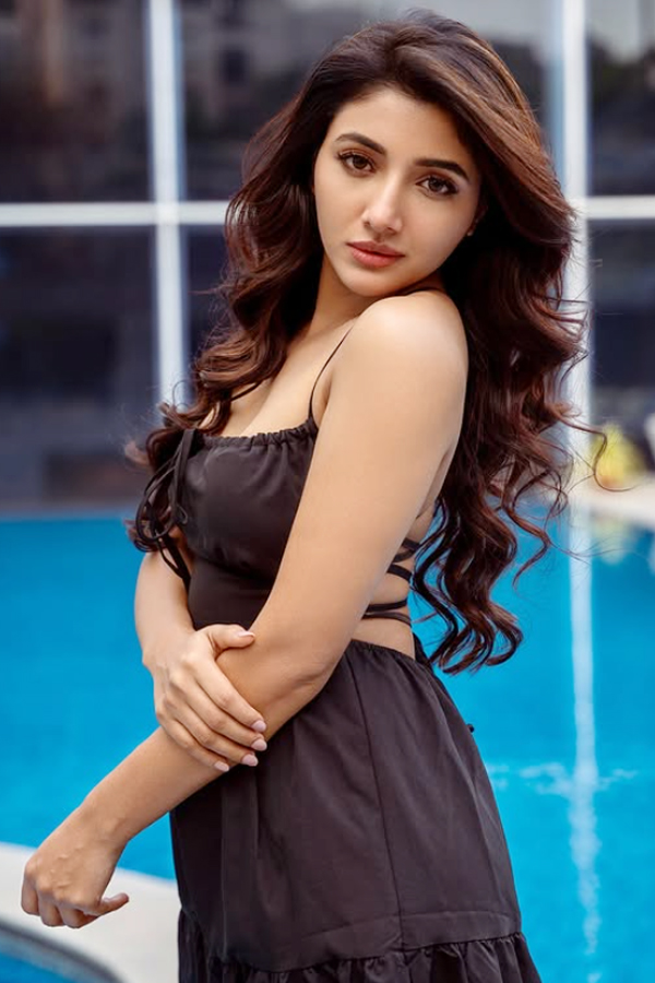 Mirnaa_20menon_20womens_20day_20vibes_20and_20iconic_20style_20photos_20_287_29.jpg 8
