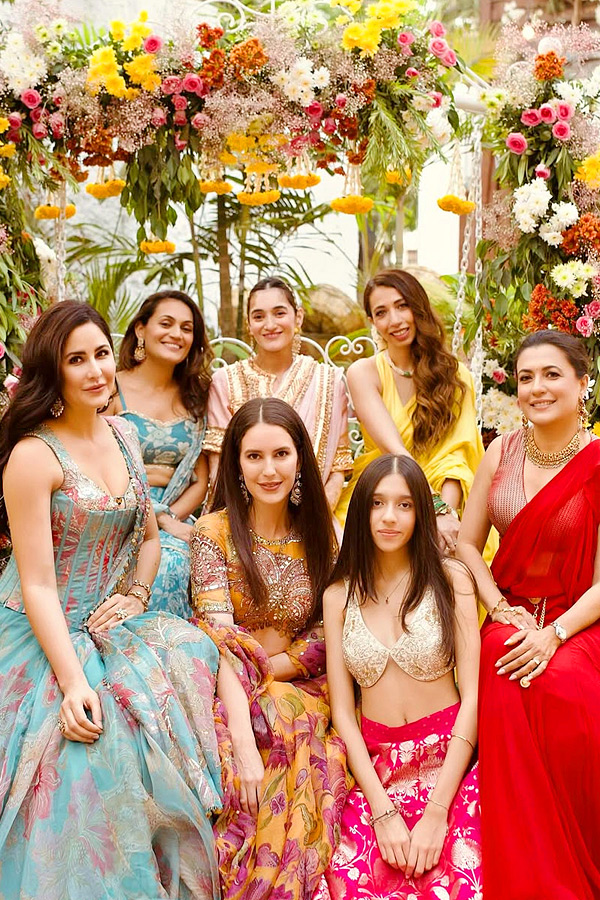 Katrina_20Kaif_20Attends_20best_20friend_20Karishma_20Kohlis_20wedding_20Photos_20_287_29.jpg 3