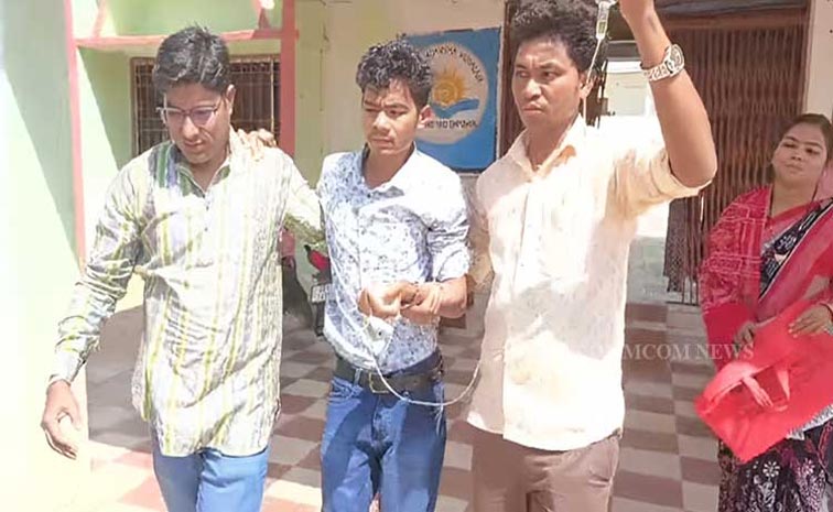 Odisha-Teacher.jpg