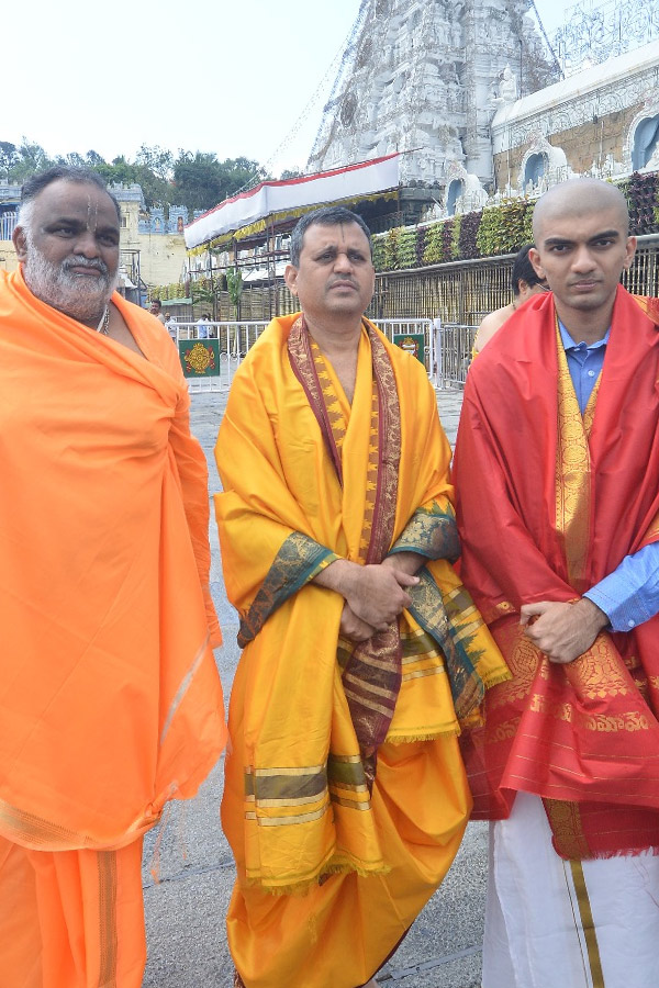 World_20Chess_20Champion_20Gukesh_20Dommaraju_20Visits_20Tirumala_20With_20Family_20Photos_20_2812_29.jpg 12