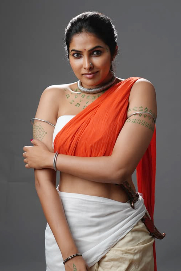 Divi_20Vadthya_20Looks_20Elegant_20in_20her_20latest_20photoshoot_20_20_281_29.jpg 2