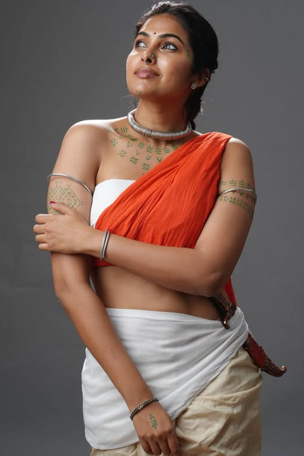 Divi_20Vadthya_20Looks_20Elegant_20in_20her_20latest_20photoshoot_20_20_282_29.jpg 3