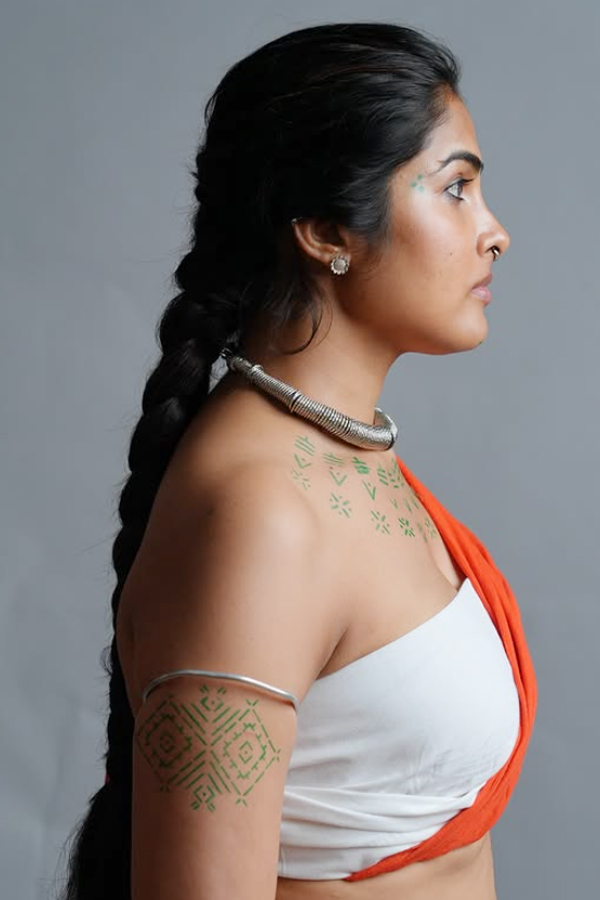Divi_20Vadthya_20Looks_20Elegant_20in_20her_20latest_20photoshoot_20_20_284_29.jpg 5