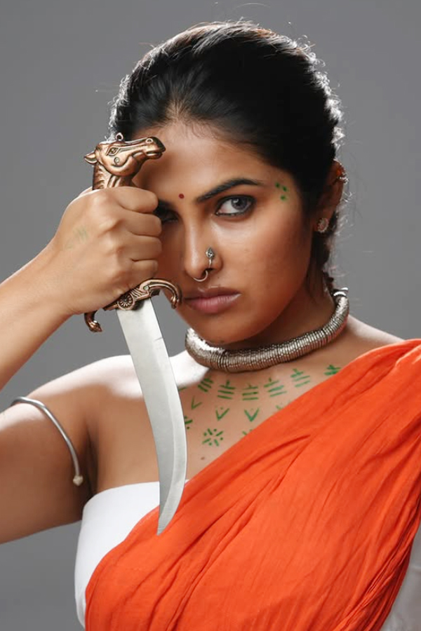 Divi_20Vadthya_20Looks_20Elegant_20in_20her_20latest_20photoshoot_20_20_286_29.jpg 7