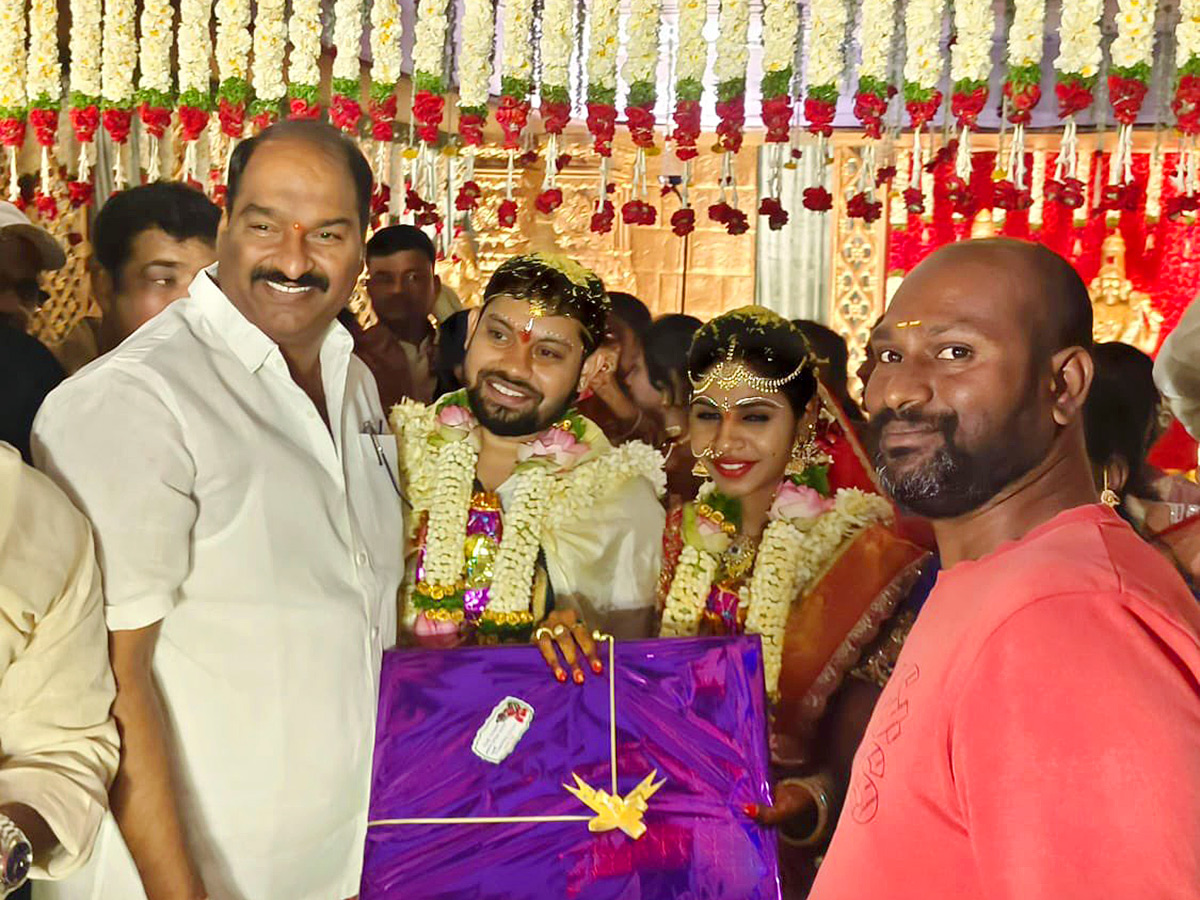GHMC_20BRS_20Corporator_20Hema_20Samala_20Marriage_20Photos_20Goes_20Viral__20_2815_29.jpg 15