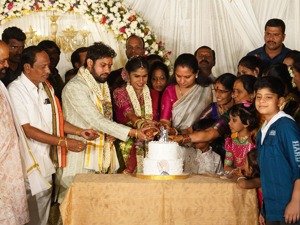 GHMC_20BRS_20Corporator_20Hema_20Samala_20Marriage_20Photos_20Goes_20Viral__20_284_29.jpg 4