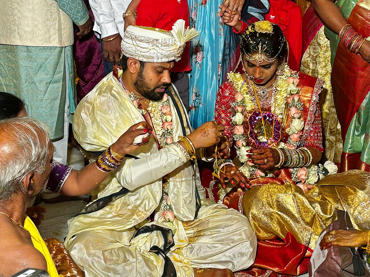 GHMC_20BRS_20Corporator_20Hema_20Samala_20Marriage_20Photos_20Goes_20Viral__20_289_29.jpg 9
