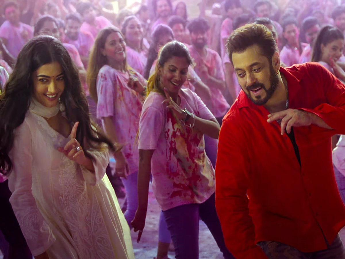 Holy_20song_20in_20Sikandar_20movie12.jpg 14