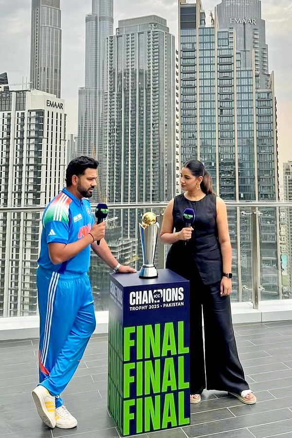 Jasprit_20Bumrah_20Wife_20Sanjana_20Ganesan_20With_20Champions_20Trophy_20Interviewed_20Rohit_20Sharma_20Photos_20_2810_29.jpg 2