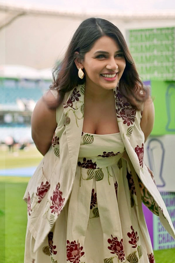 Jasprit_20Bumrah_20Wife_20Sanjana_20Ganesan_20With_20Champions_20Trophy_20Interviewed_20Rohit_20Sharma_20Photos_20_281_29.jpg 3