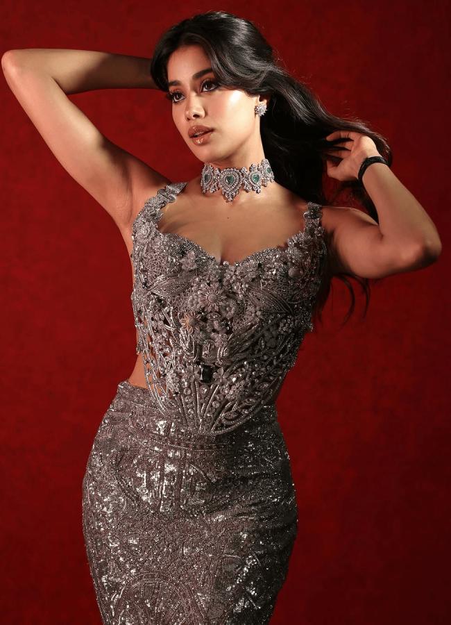 Bollywood-Actress-Janhvi-Kapoor-Glamorous-Photos_20_2810_29.jpg 10