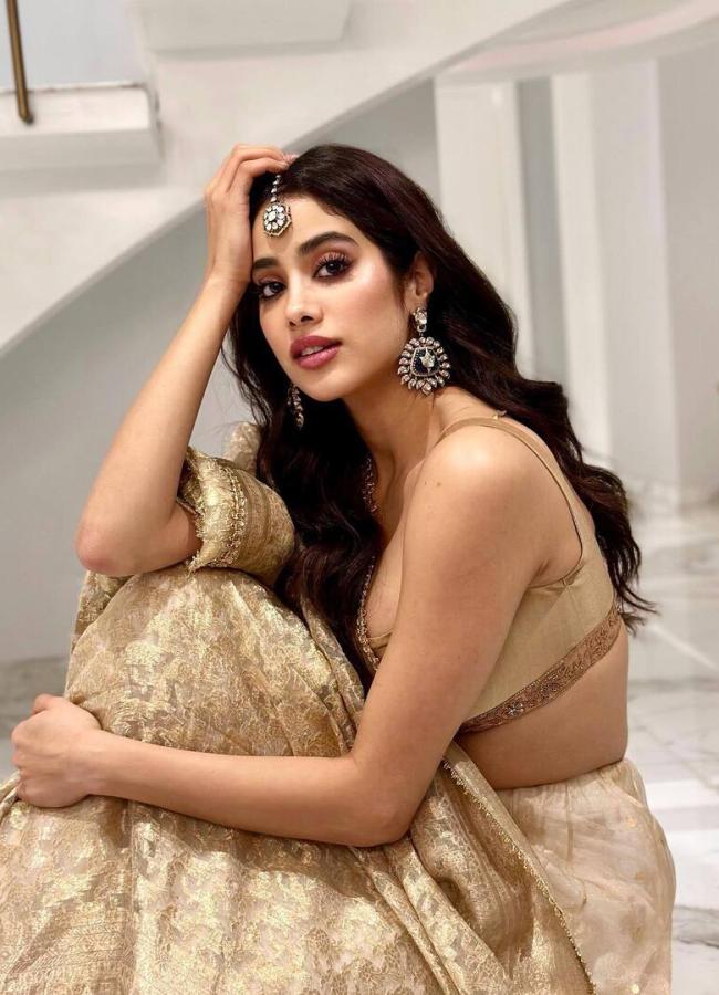 Bollywood-Actress-Janhvi-Kapoor-Glamorous-Photos_20_2814_29.jpg 14