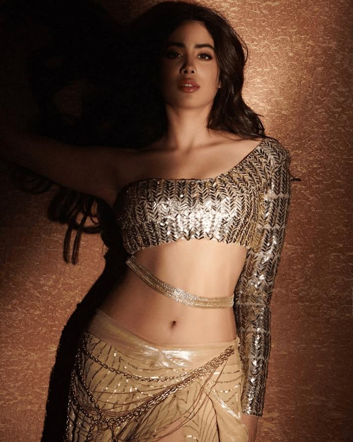 Bollywood-Actress-Janhvi-Kapoor-Glamorous-Photos_20_281_29.jpg 2
