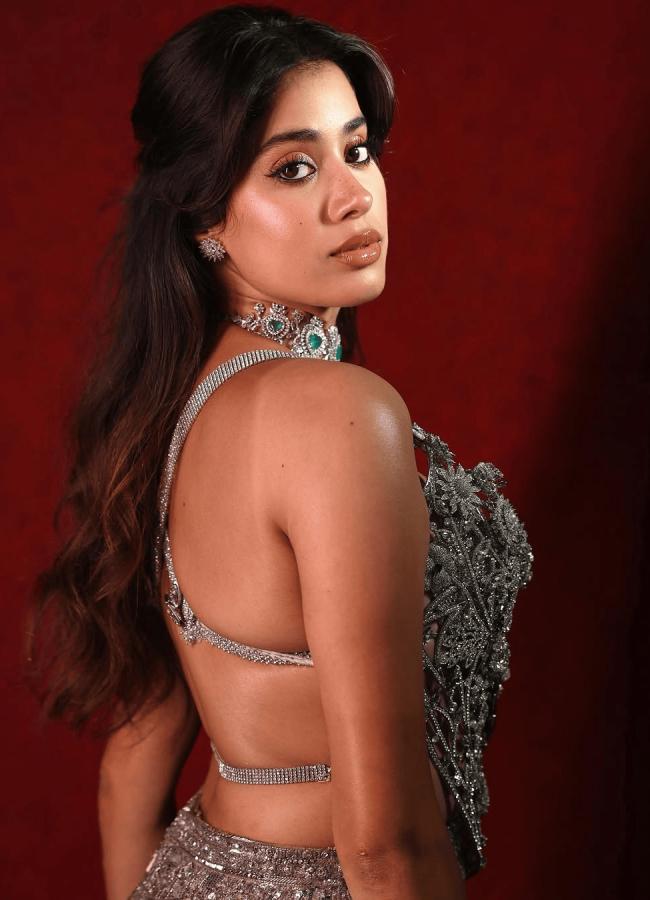 Bollywood-Actress-Janhvi-Kapoor-Glamorous-Photos_20_288_29.jpg 8
