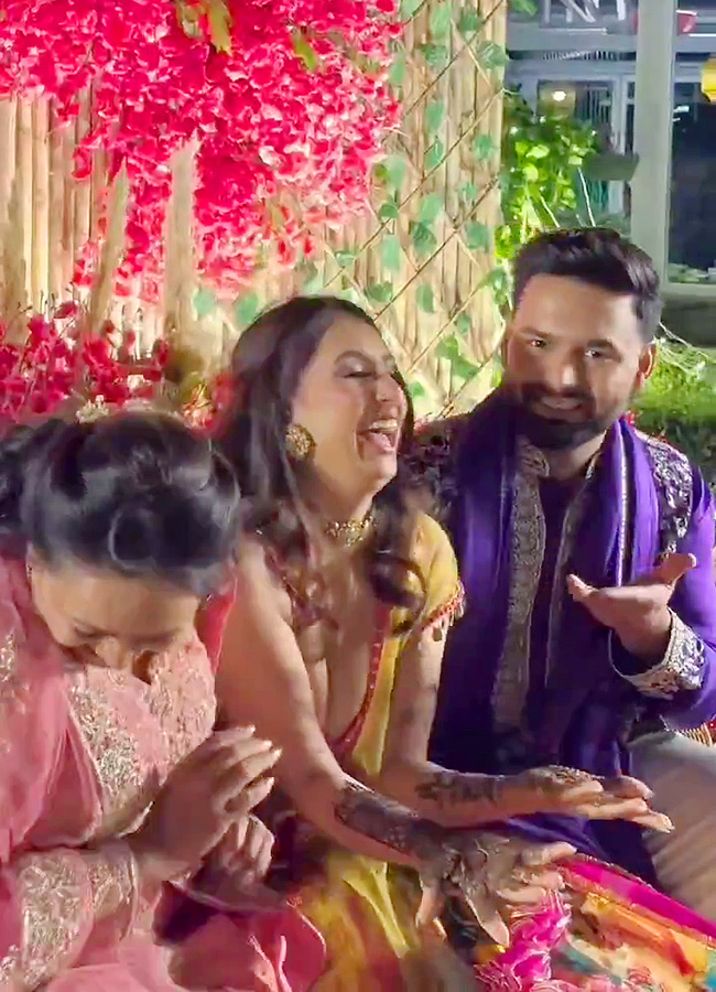 MS_20Dhoni_20goes_20wild_20at_20Sakshi_20Pant_20wedding_20photos_20goes_20viral__20_2810_29.jpg 10