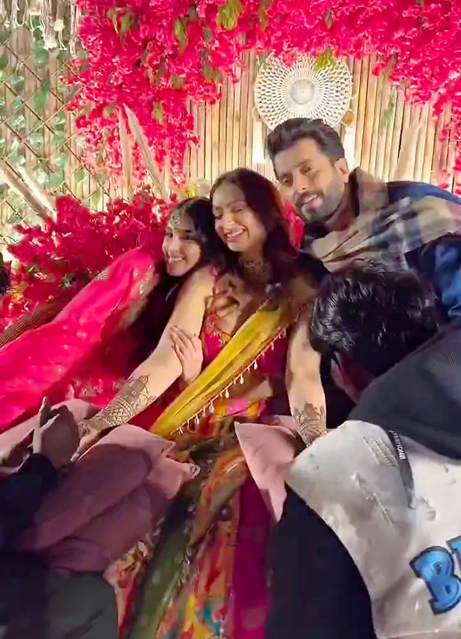 MS_20Dhoni_20goes_20wild_20at_20Sakshi_20Pant_20wedding_20photos_20goes_20viral__20_2813_29.jpg 13