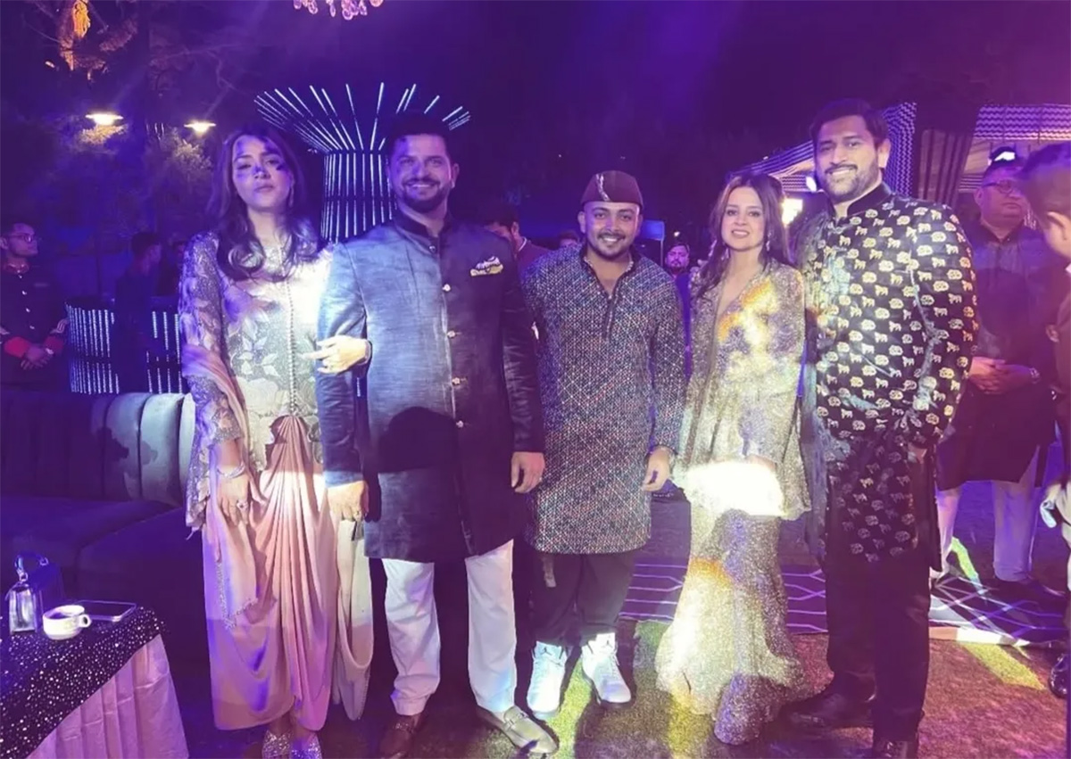 MS_20Dhoni_20goes_20wild_20at_20Sakshi_20Pant_20wedding_20photos_20goes_20viral__20_2818_29.jpg 18