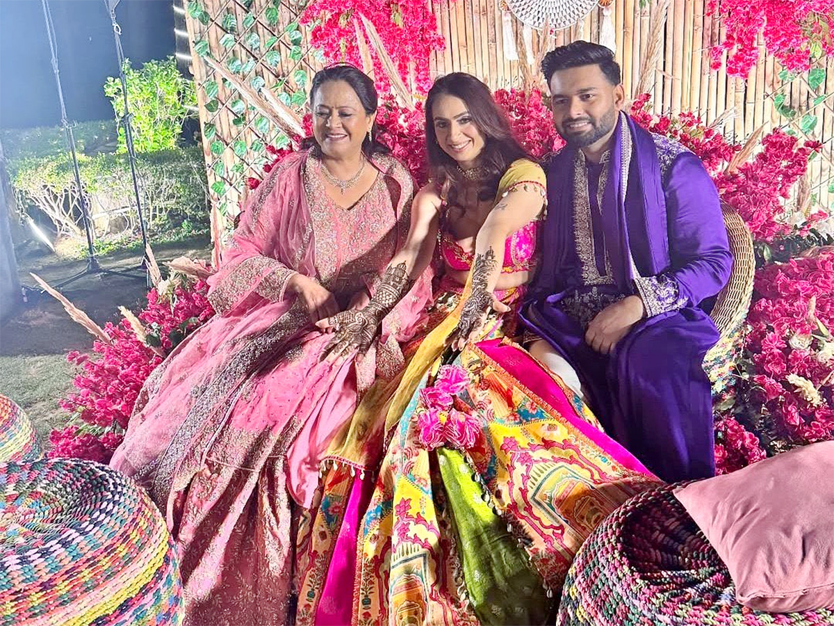 MS_20Dhoni_20goes_20wild_20at_20Sakshi_20Pant_20wedding_20photos_20goes_20viral__20_282_29.jpg 2