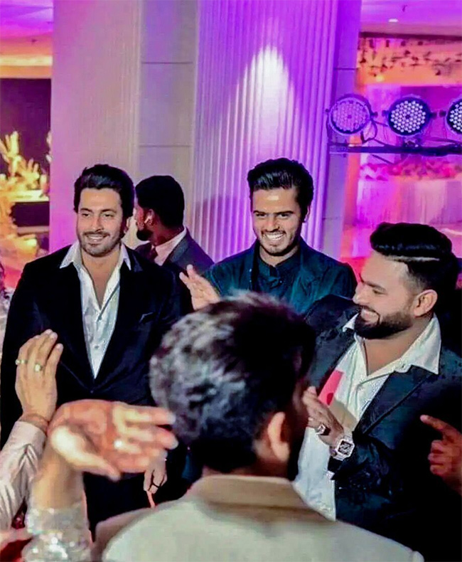 MS_20Dhoni_20goes_20wild_20at_20Sakshi_20Pant_20wedding_20photos_20goes_20viral__20_284_29.jpg 4