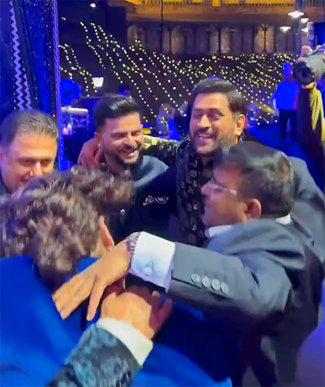 MS_20Dhoni_20goes_20wild_20at_20Sakshi_20Pant_20wedding_20photos_20goes_20viral__20_289_29.jpg 9