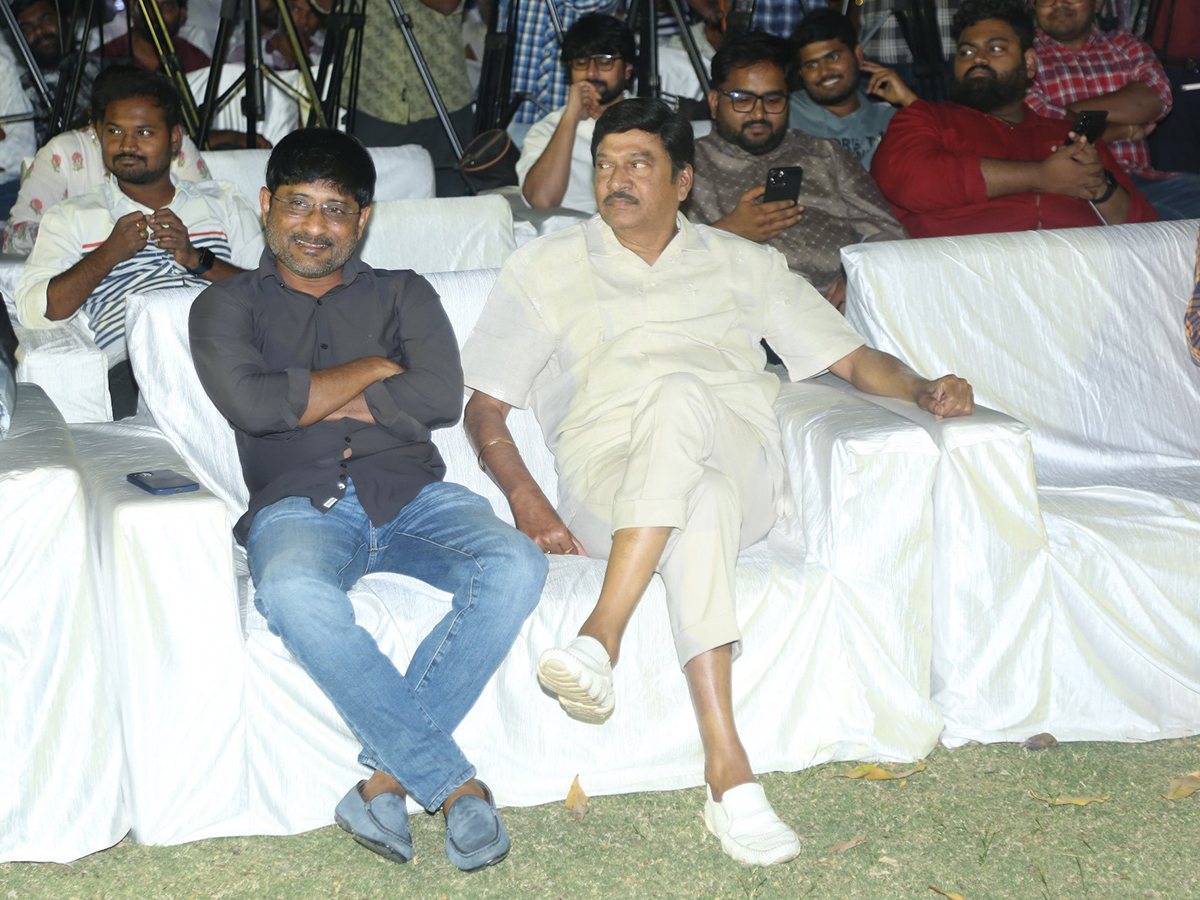 Nithiin_20Robinhood_20Movie_20Press_20Meet_20Photos__20_2811_29.jpg 11
