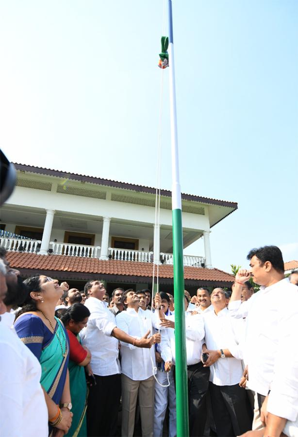 YS_20Jagan_20Participates_20in_20YSRCP_20Formation_20Day_20Celebrations_20Tadepalli__20_283_29.jpg 3