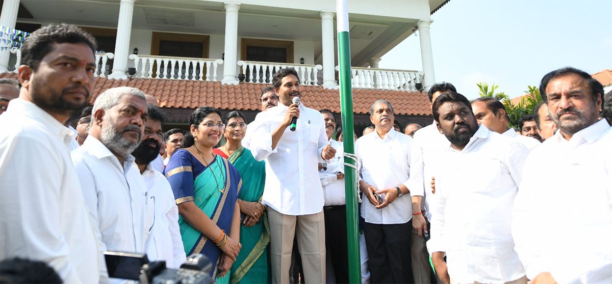 YS_20Jagan_20Participates_20in_20YSRCP_20Formation_20Day_20Celebrations_20Tadepalli__20_285_29.jpg 5