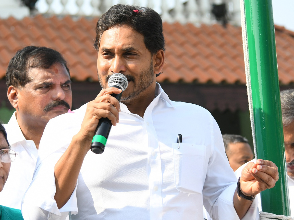 YS_20Jagan_20Participates_20in_20YSRCP_20Formation_20Day_20Celebrations_20Tadepalli__20_288_29.jpg 8