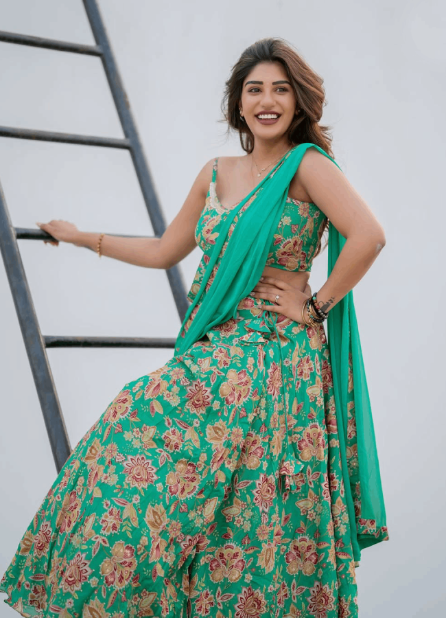 Actress_20Surekha_20Vani_20Daughter_20Supritha_20Latest_20Photos_20_2811_29.png 11