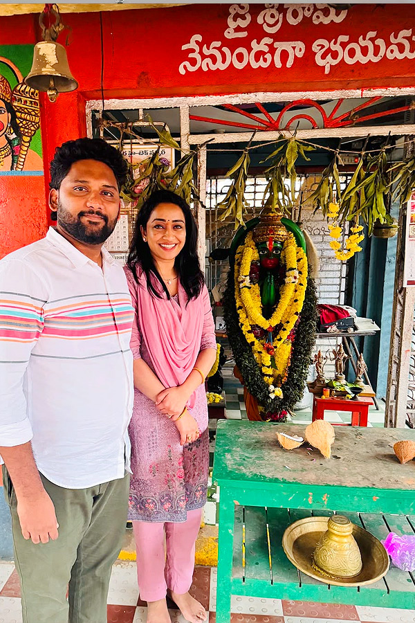 Anchor_20Vindhya_20Vishaka_20Remembering_20Home_20Town_20memories_20Photos_20_289_29.jpg 10