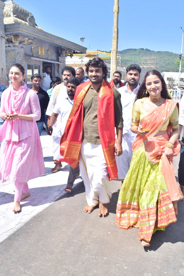 Dilruba_20team_20in_20Tirumala10_1_20_284_29.jpg 4