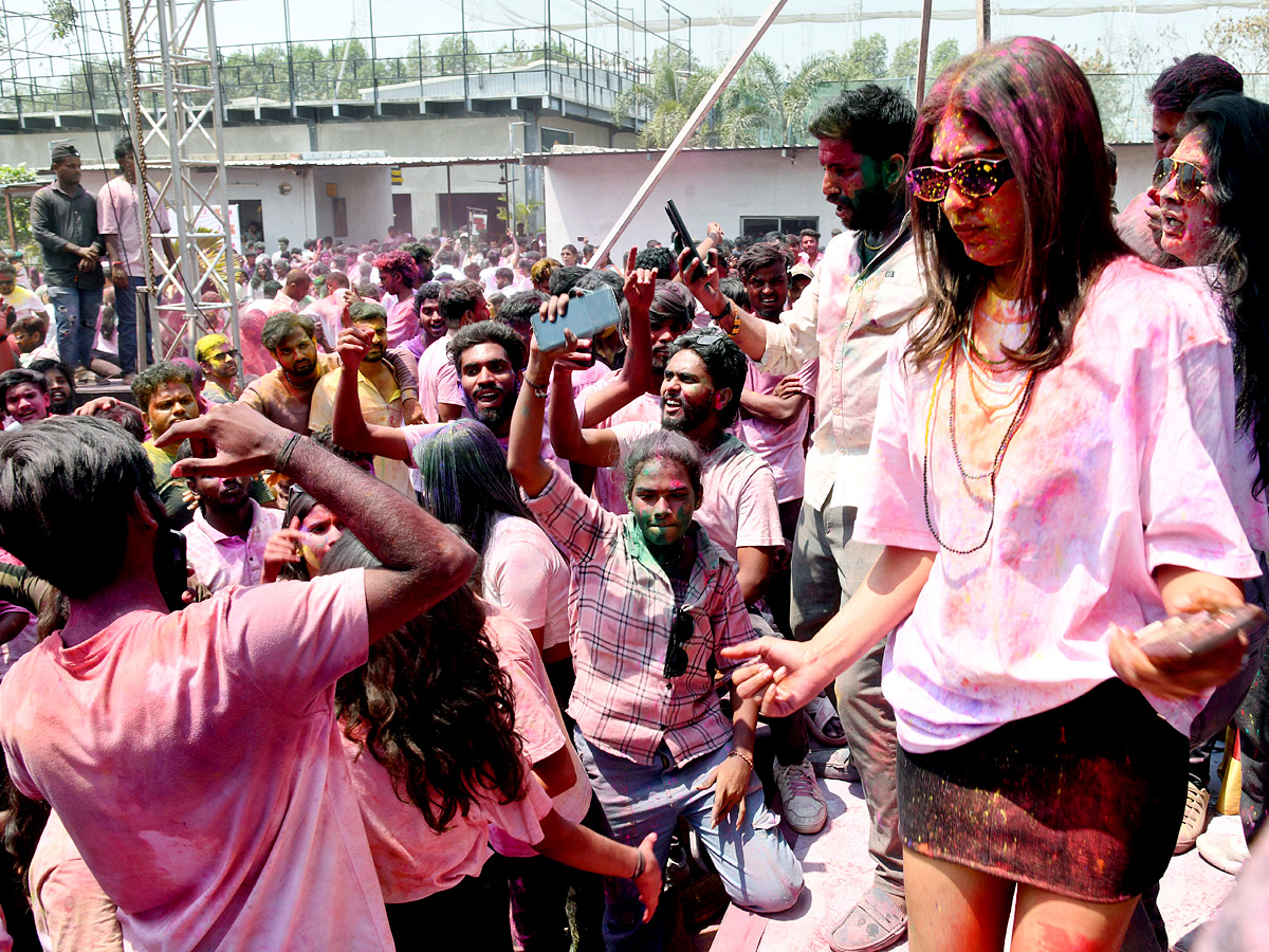 Holi_20Celebrations_20in_20Hyderabad_20With_20DJ_20Songs_20Photos_20_2811_29.jpg 12