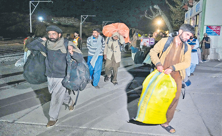 PAKISTAN-TRAIN-ATT.jpg