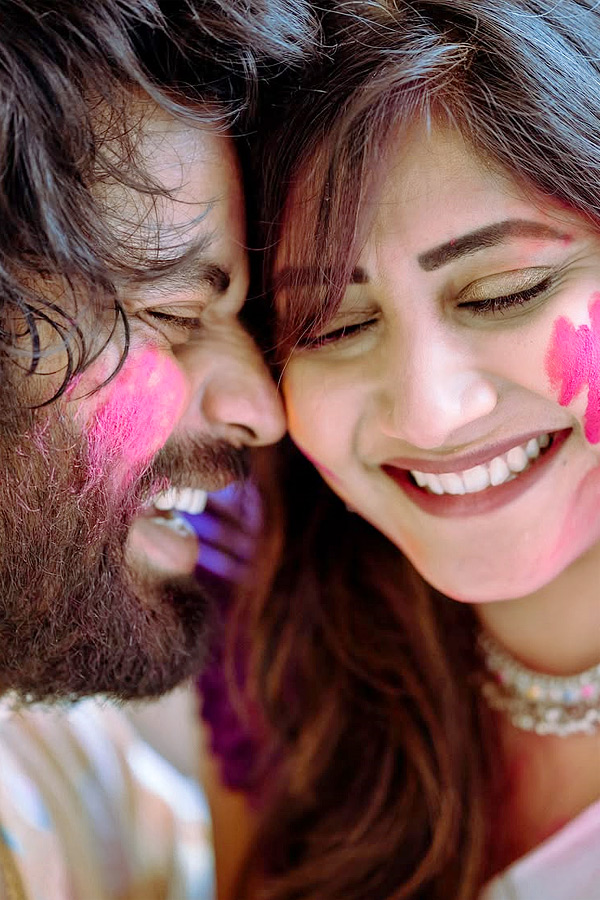 TV_20Actress_20vasanthi_20krishnan_20Celebrates_20holi_20With_20Her_20Husband_20Photos_20_2815_29.jpg 16