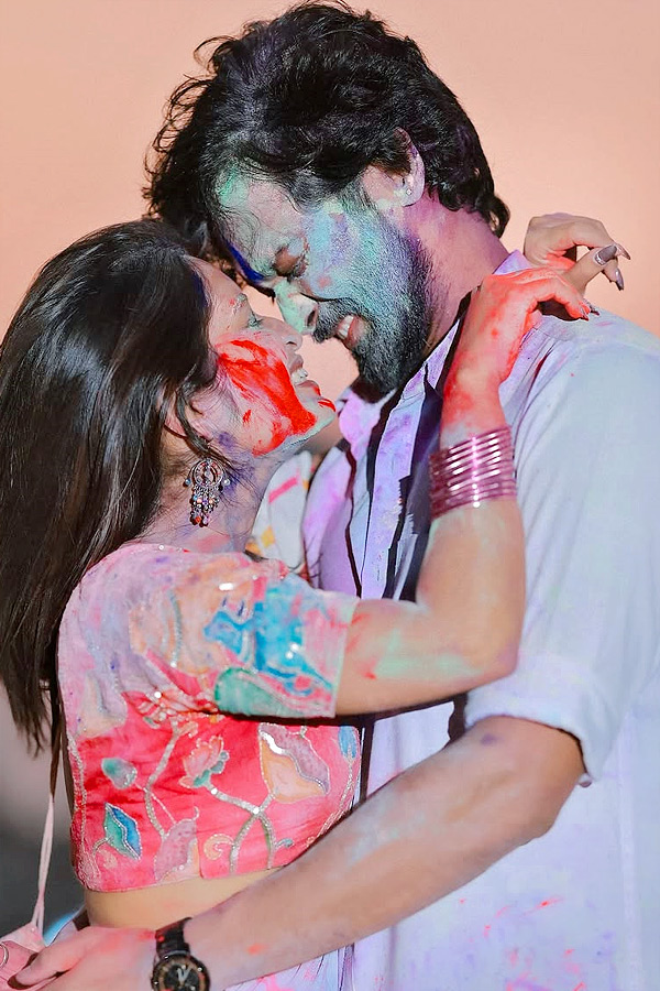 TV_20Stars_20Celebrate_20Festival_20Of_20Colours_20With_20Loved_20Ones_20Photos_20_2811_29.jpg 4